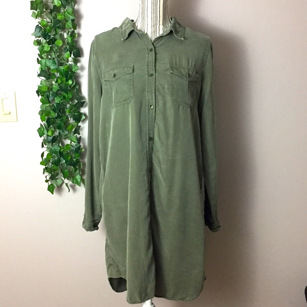 Universal Thread forest green dress/shirt sz M